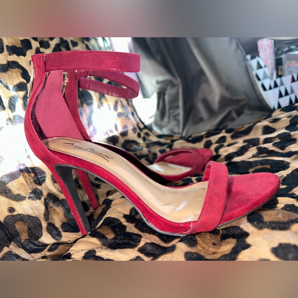 RED heels / Brand New 6.5